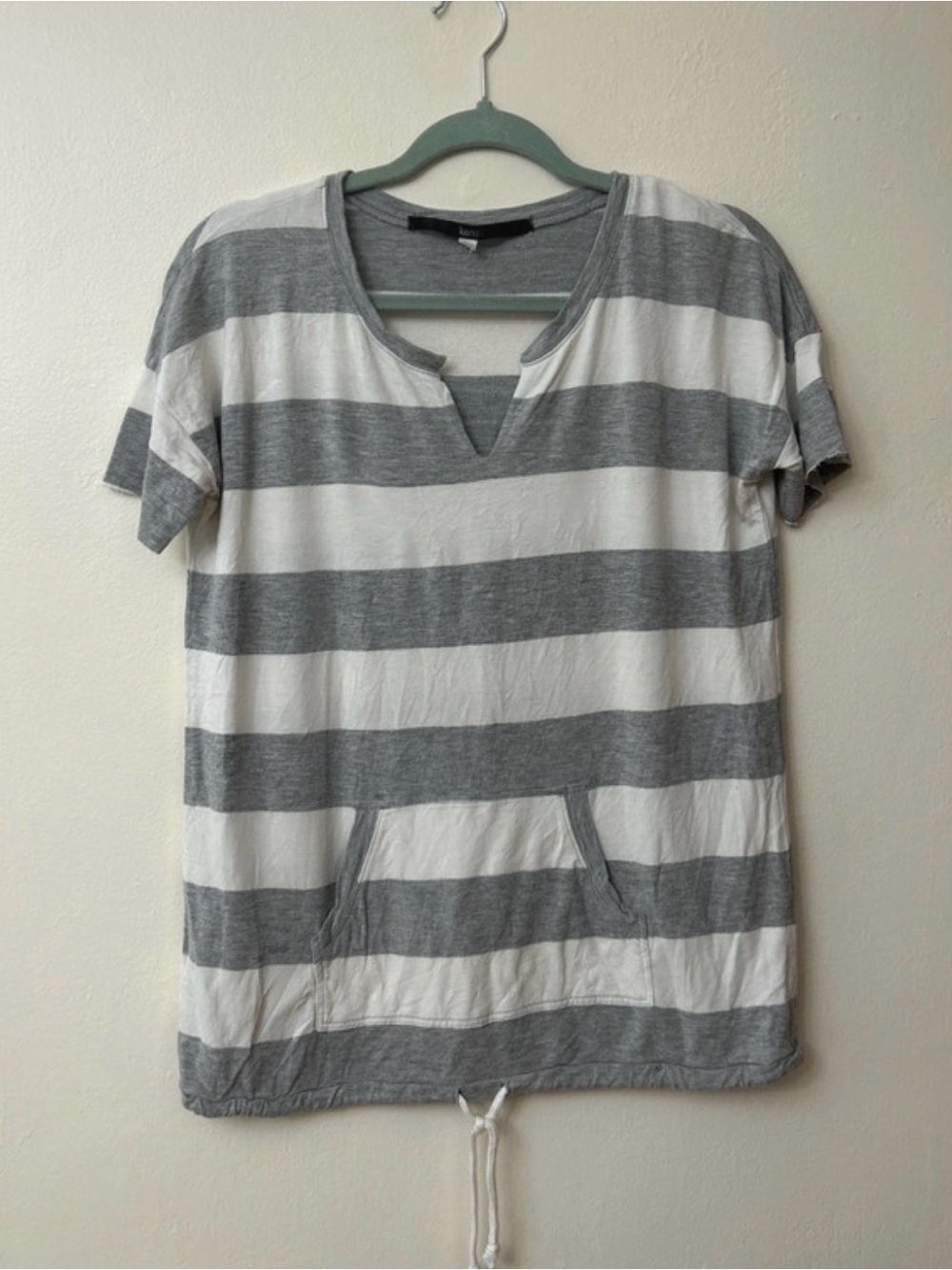 Kensie Heather Gray and White Striped Pullover Size Medium/Large